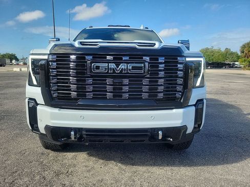 New 2026 GMC Sierra 2500 Denali Ultimate AWD/4WD image 3