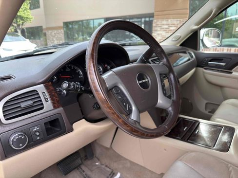 Used 2014 GMC Yukon Denali image 32