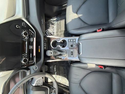 Used 2026 Toyota Highlander Platinum image 19
