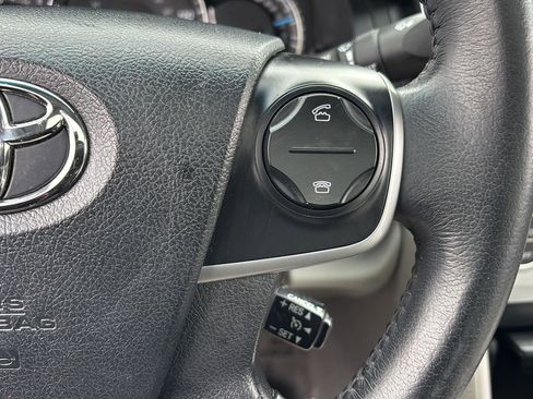 Used 2014 Toyota Camry XLE w/ Leather Package FWD image 31
