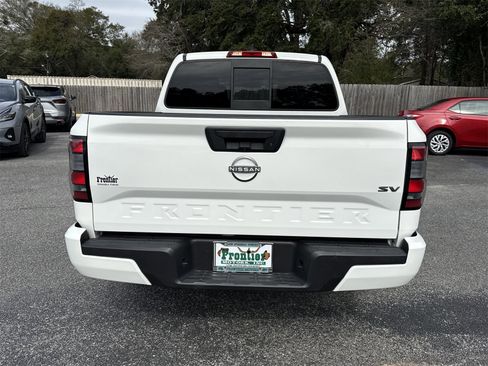 Used 2022 Nissan Frontier SV image 4