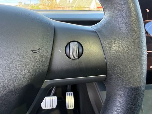 Used 2022 Tesla Model Y Performance image 29