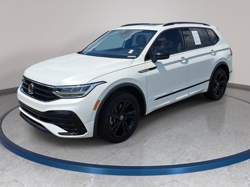 Used 2023 Volkswagen Tiguan SE R-Line FWD image 1