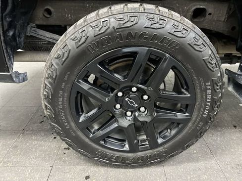 Certified 2022 Chevrolet Silverado 1500 Custom Trail Boss w/ Midnight Edition AWD/4WD image 32