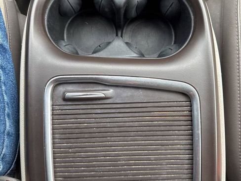 Used 2017 Chrysler Pacifica Touring-L Plus w/ Tire & Wheel Group image 36