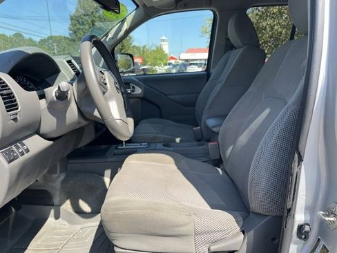 Used 2018 Nissan Frontier SV w/ Value Truck Package image 12