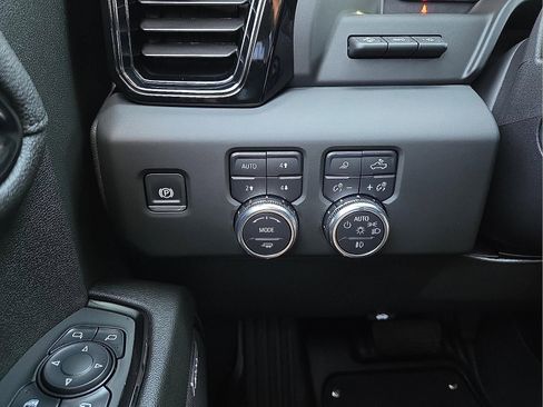 Used 2024 GMC Sierra 1500 AT4 w/ Technology Package AWD/4WD image 22