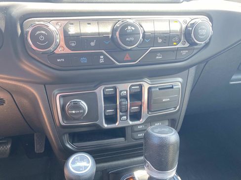Used 2023 Jeep Wrangler Unlimited w/ Sun & Screen Package AWD/4WD image 32