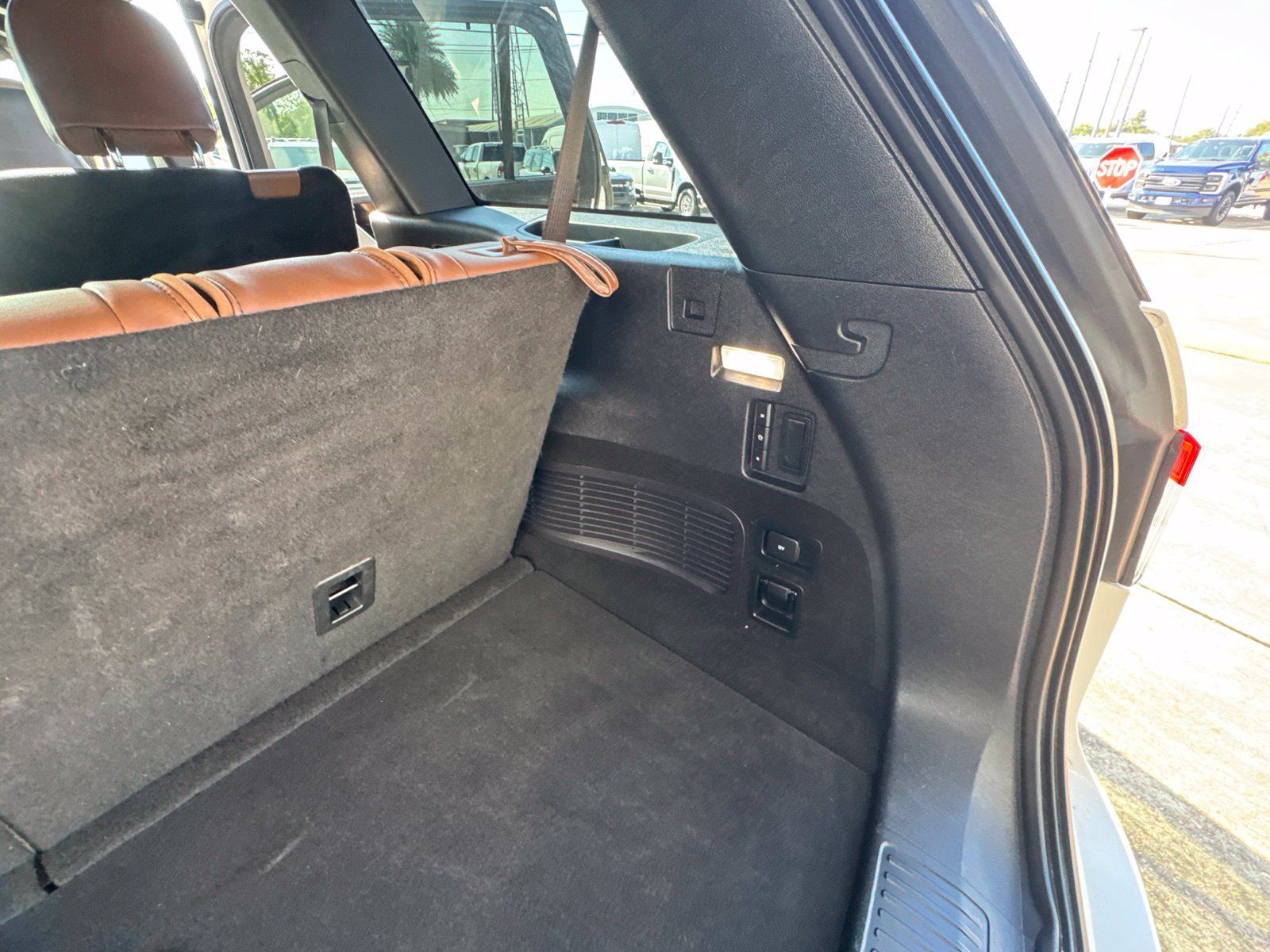 Used 2022 Lincoln Aviator Reserve w/ Equipment Group 201A AWD/4WD image 33