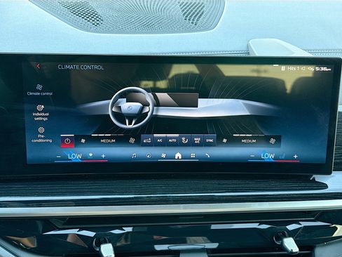 Used 2025 BMW X7 M60i image 36