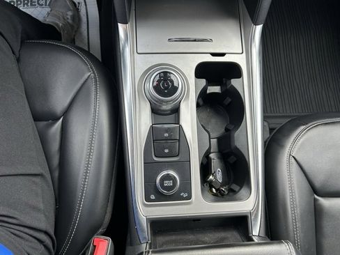 Certified 2022 Ford Explorer XLT w/ Equipment Group 202A image 15