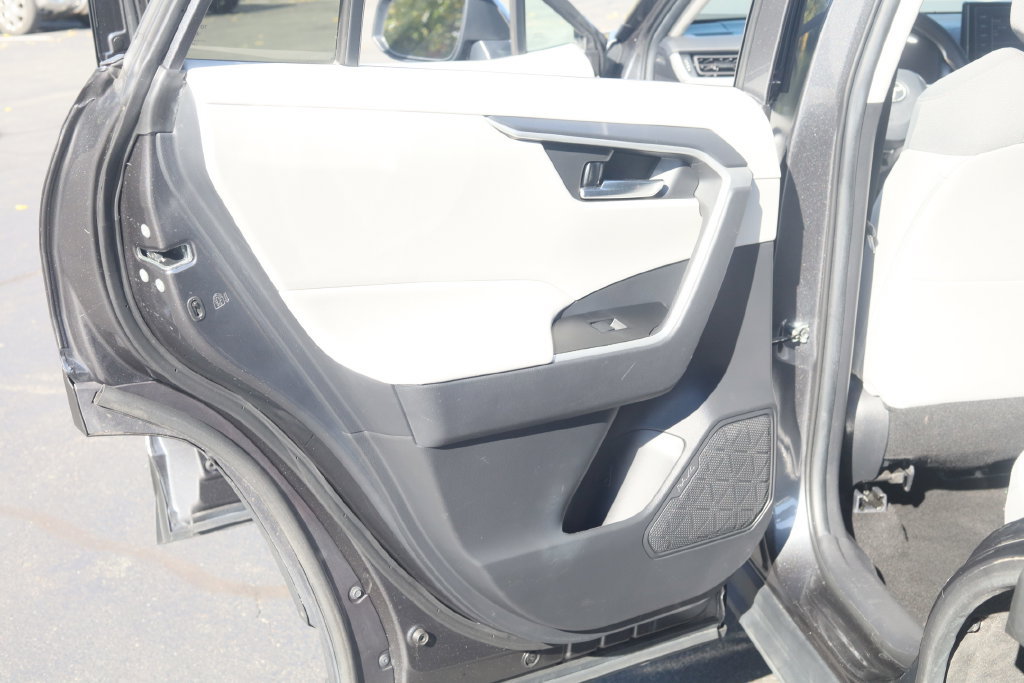 Certified 2021 Toyota RAV4 XLE w/ Convenience Package AWD/4WD image 19