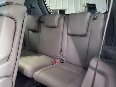 Used 2017 Toyota Highlander LE w/ Carpet Mat Package AWD/4WD image 8
