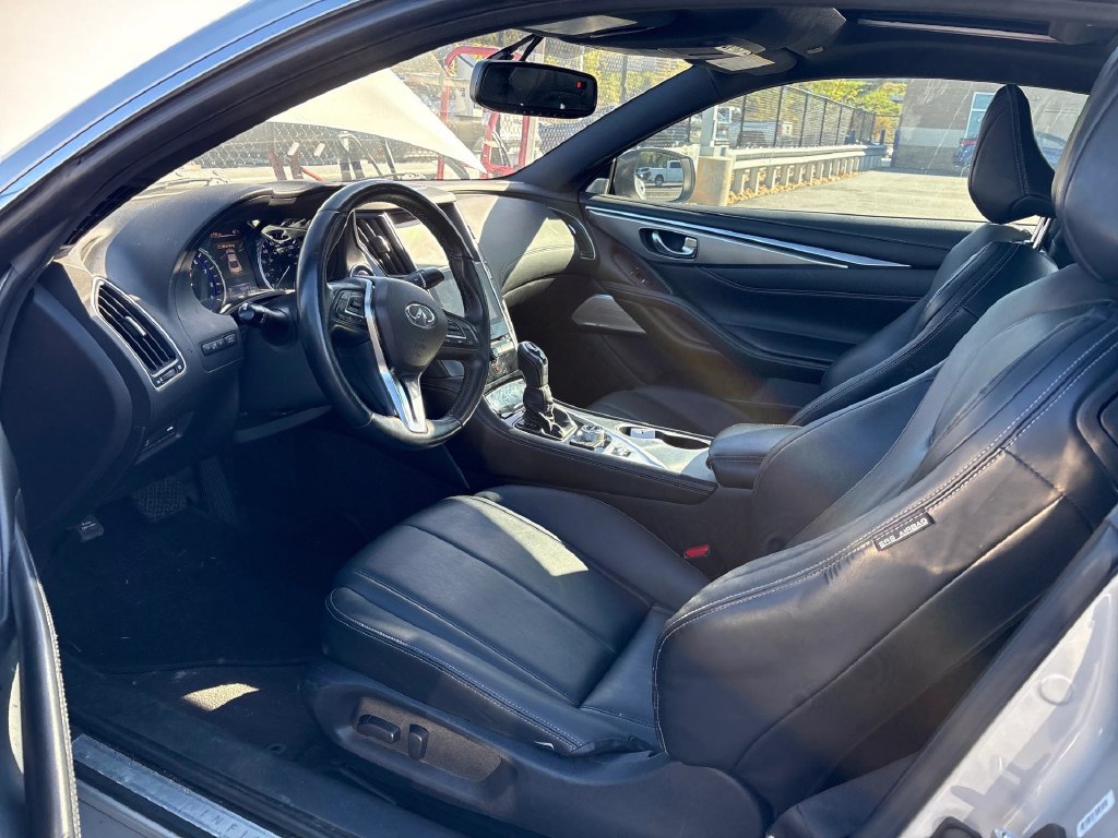 Used 2018 INFINITI Q60 3.0t Luxe RWD image 7