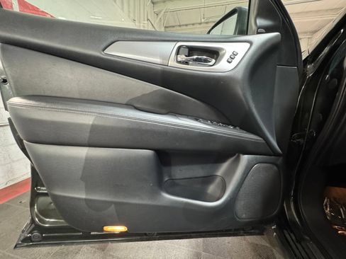 Used 2019 Nissan Pathfinder SL AWD/4WD image 25