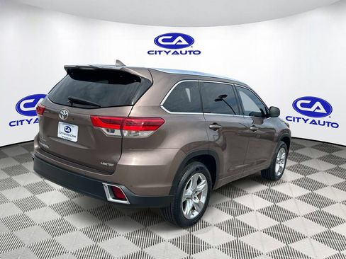 Used 2018 Toyota Highlander Limited FWD image 4
