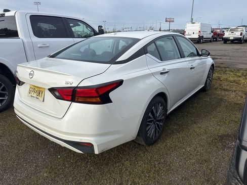 Used 2024 Nissan Altima 2.5 SV image 5