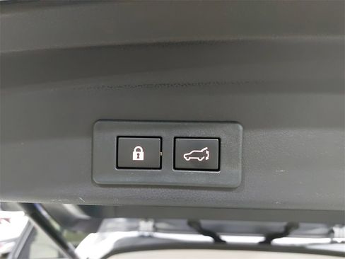 Used 2022 Subaru Ascent Limited w/ Technology Package image 14