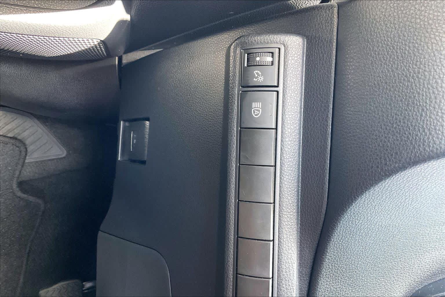 Used 2025 Toyota Corolla LE FWD image 33