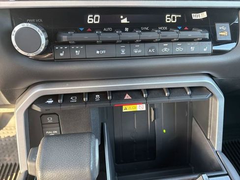 Used 2023 Toyota Tundra Platinum AWD/4WD image 22