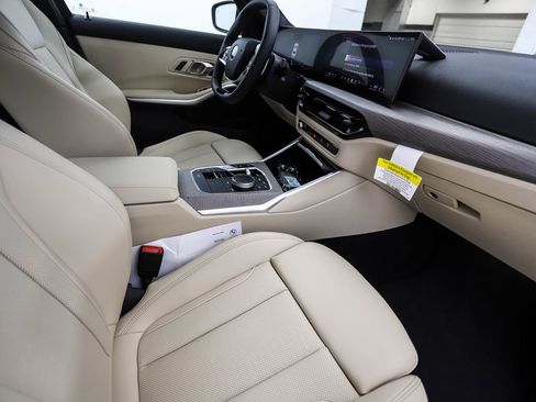 Used 2025 BMW 330i xDrive Sedan w/ Convenience Package image 31