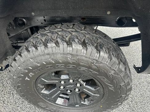 Used 2018 Chevrolet Silverado 1500 LT w/ Midnight Edition AWD/4WD image 17