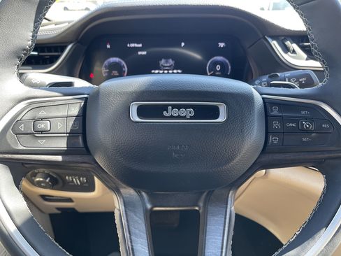 Used 2023 Jeep Grand Cherokee Limited AWD/4WD image 15
