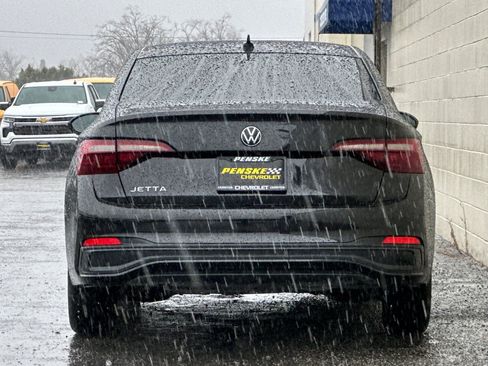 Used 2023 Volkswagen Jetta S image 5