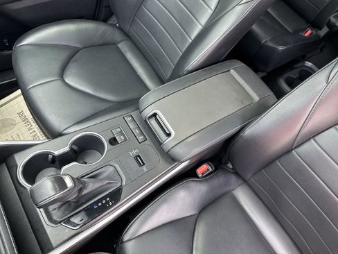 Certified 2021 Toyota Highlander XLE FWD image 23