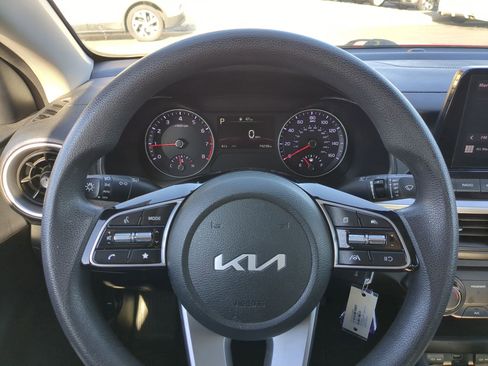 Used 2023 Kia Forte LXS w/ LXS Technology Package image 18