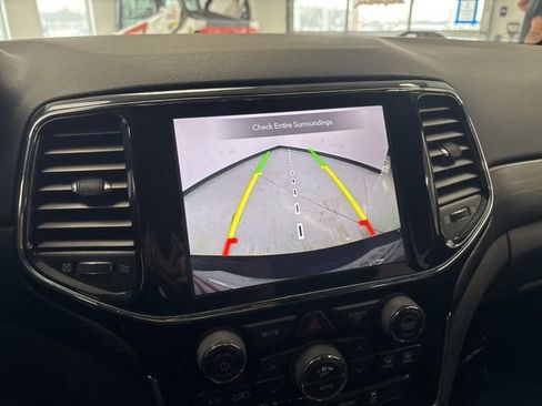 Used 2020 Jeep Grand Cherokee Altitude image 41