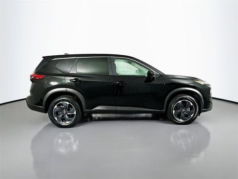 Used 2024 Nissan Rogue SV image 15