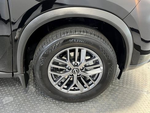 Used 2025 Nissan Rogue S image 11