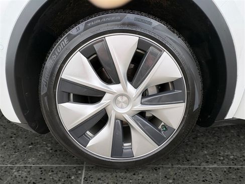 Used 2020 Tesla Model Y Long Range AWD/4WD image 15