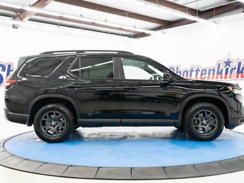 Certified 2023 Honda Pilot TrailSport image 14