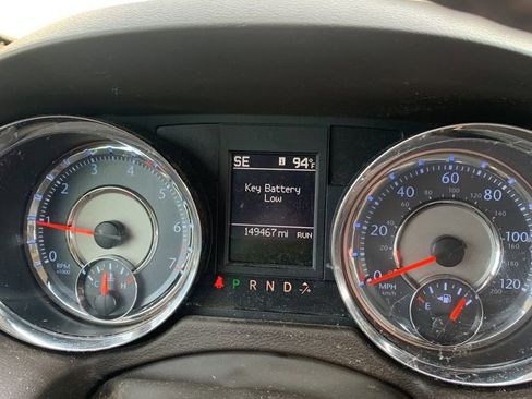 Used 2015 Chrysler Town & Country Touring-L w/ Driver Convenience Group image 19