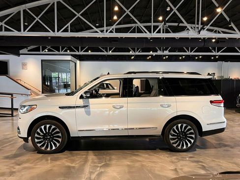 Used 2024 Lincoln Navigator Black Label AWD/4WD image 2