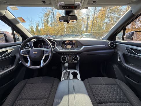 Used 2021 Chevrolet Blazer LT image 2