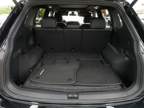 Certified 2024 Volkswagen Tiguan SE R-Line AWD/4WD image 18