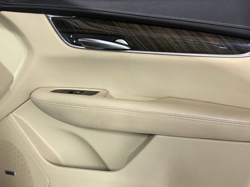 Used 2019 Cadillac XT5 FWD image 39