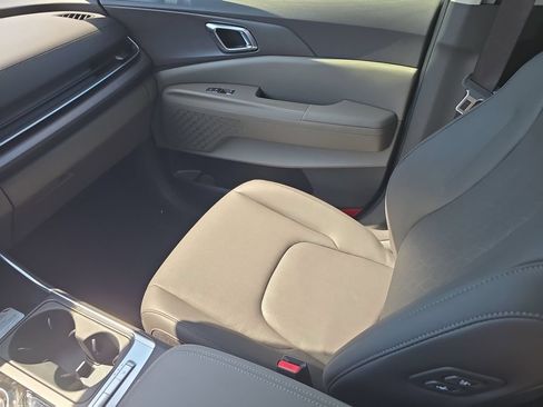 New 2026 Kia Carnival EX FWD image 16