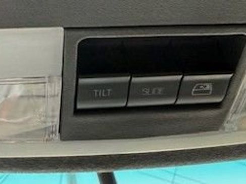 Used 2015 Ford F250 Platinum w/ FX4 Off-Road Package image 27