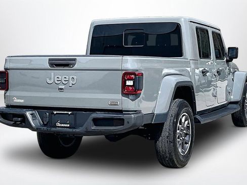 Used 2022 Jeep Gladiator Overland w/ Cold Weather Group AWD/4WD image 5