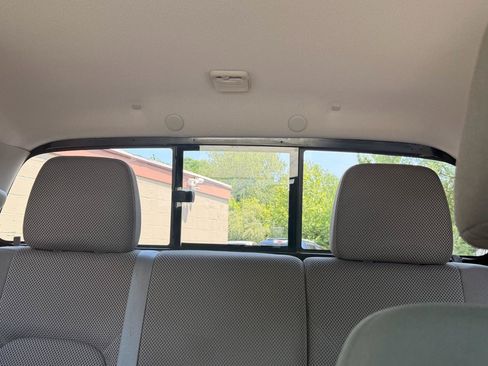 Used 2016 Nissan Frontier SV AWD/4WD image 32