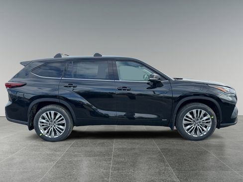 New 2026 Toyota Highlander Platinum AWD/4WD image 6