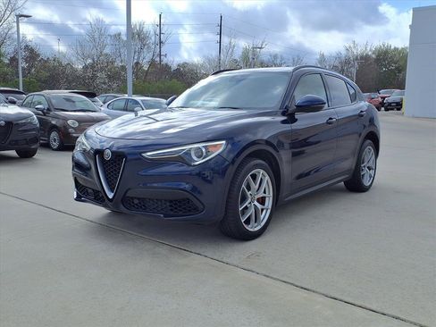 Used 2018 Alfa Romeo Stelvio Ti Sport image 2