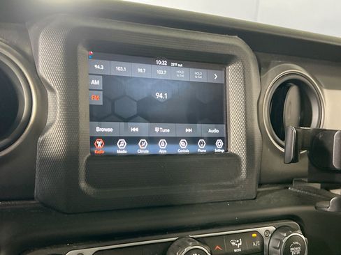 Used 2023 Jeep Gladiator Sport image 14