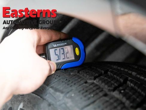 Used 2022 Toyota Venza LE image 26