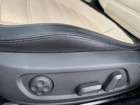 Used 2012 Volkswagen CC Sport FWD image 18