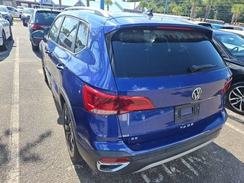 Used 2023 Volkswagen Taos SE w/ Panoramic Sunroof Package FWD image 10